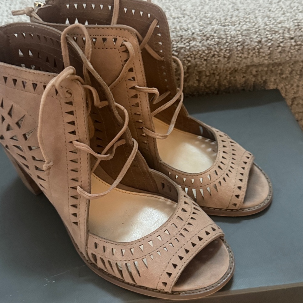 Vince Camuto Tarita Heels - Picture 4 of 8